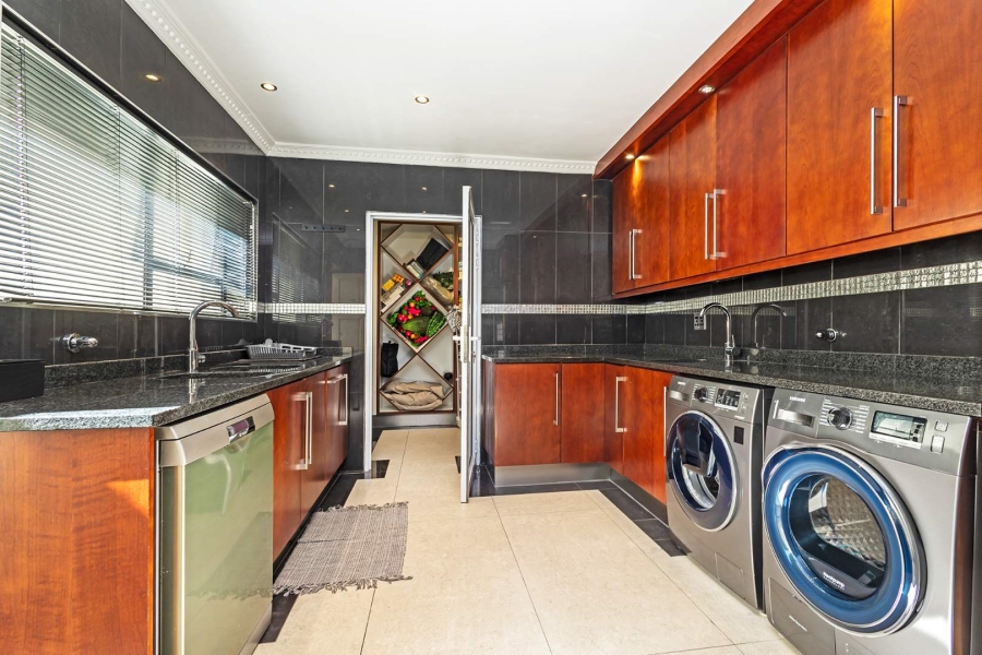 6 Bedroom Property for Sale in Baronetcy Estate Western Cape